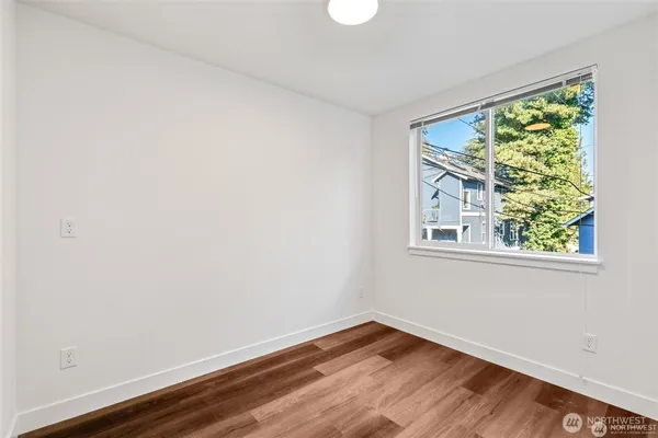 $999,900 | 5255 Brooklyn Avenue Northeast, Seattle, WA 98105