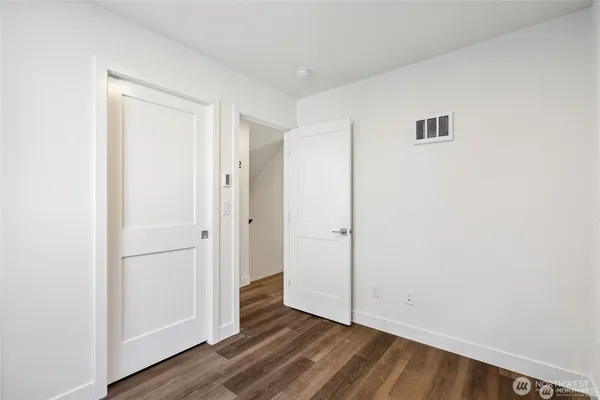 $999,900 | 5255 Brooklyn Avenue Northeast, Seattle, WA 98105