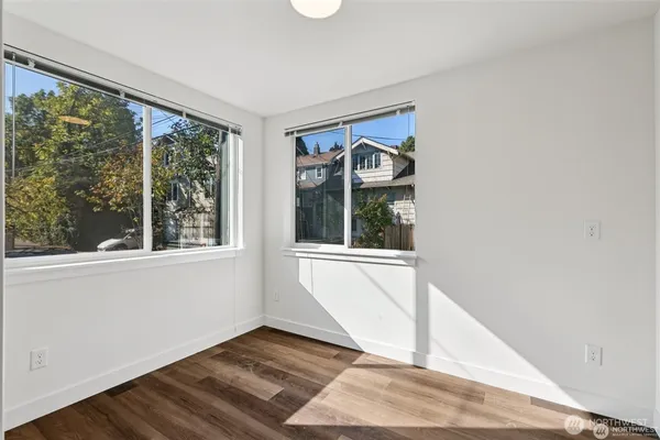 $999,900 | 5255 Brooklyn Avenue Northeast, Seattle, WA 98105