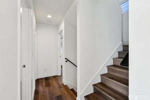 $999,900 | 5255 Brooklyn Avenue Northeast, Seattle, WA 98105