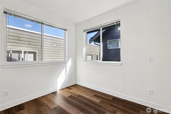 $999,900 | 5255 Brooklyn Avenue Northeast, Seattle, WA 98105