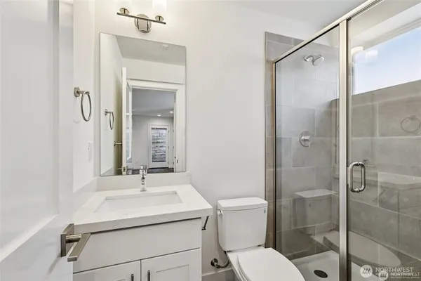 $999,900 | 5255 Brooklyn Avenue Northeast, Seattle, WA 98105