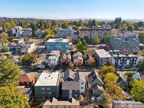 $999,900 | 5255 Brooklyn Avenue Northeast, Seattle, WA 98105