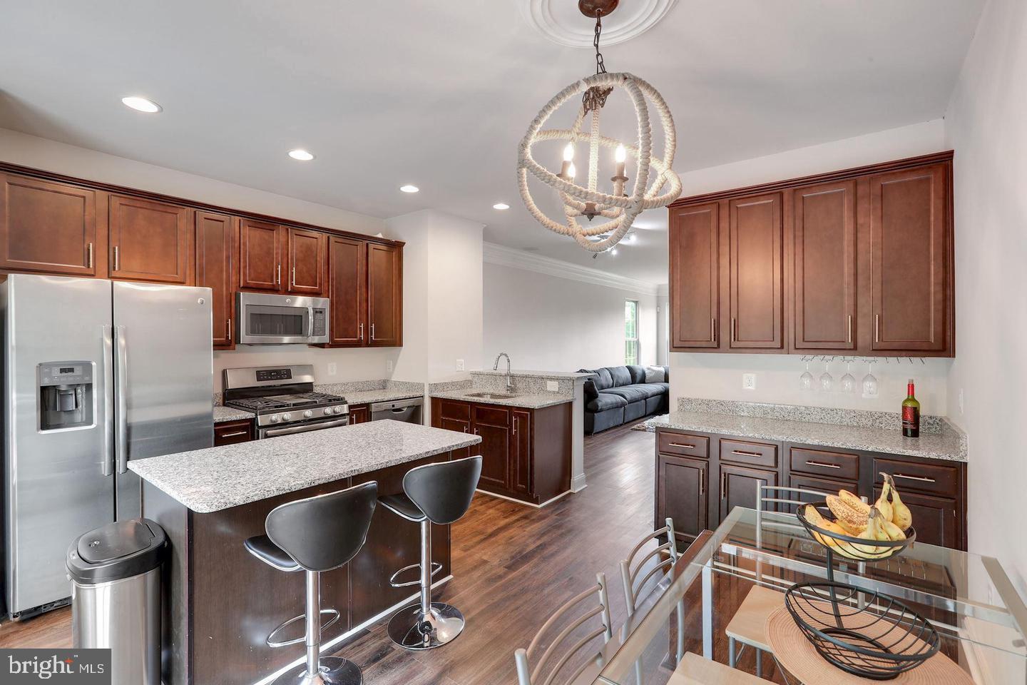 4600 Potomac Highlands Circle Triangle, VA 22172 - Photo 2 of 30 a kitchen with a table chairs stove and refrigerator
