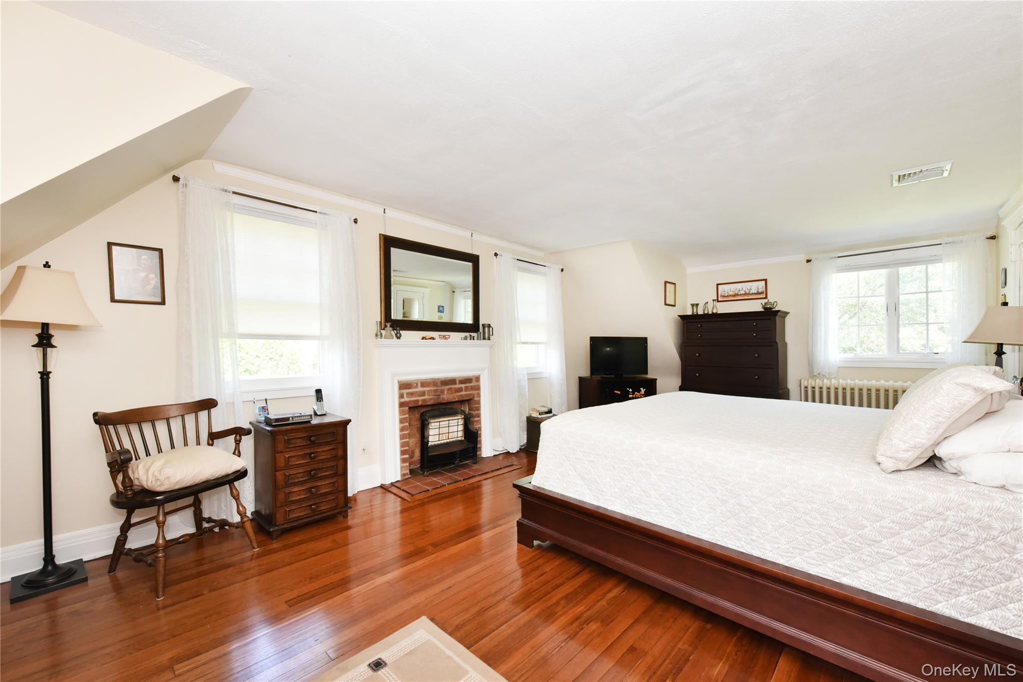 308 38th Road Queens, NY 11363 - Photo 21 of 30 Gallery Image 21