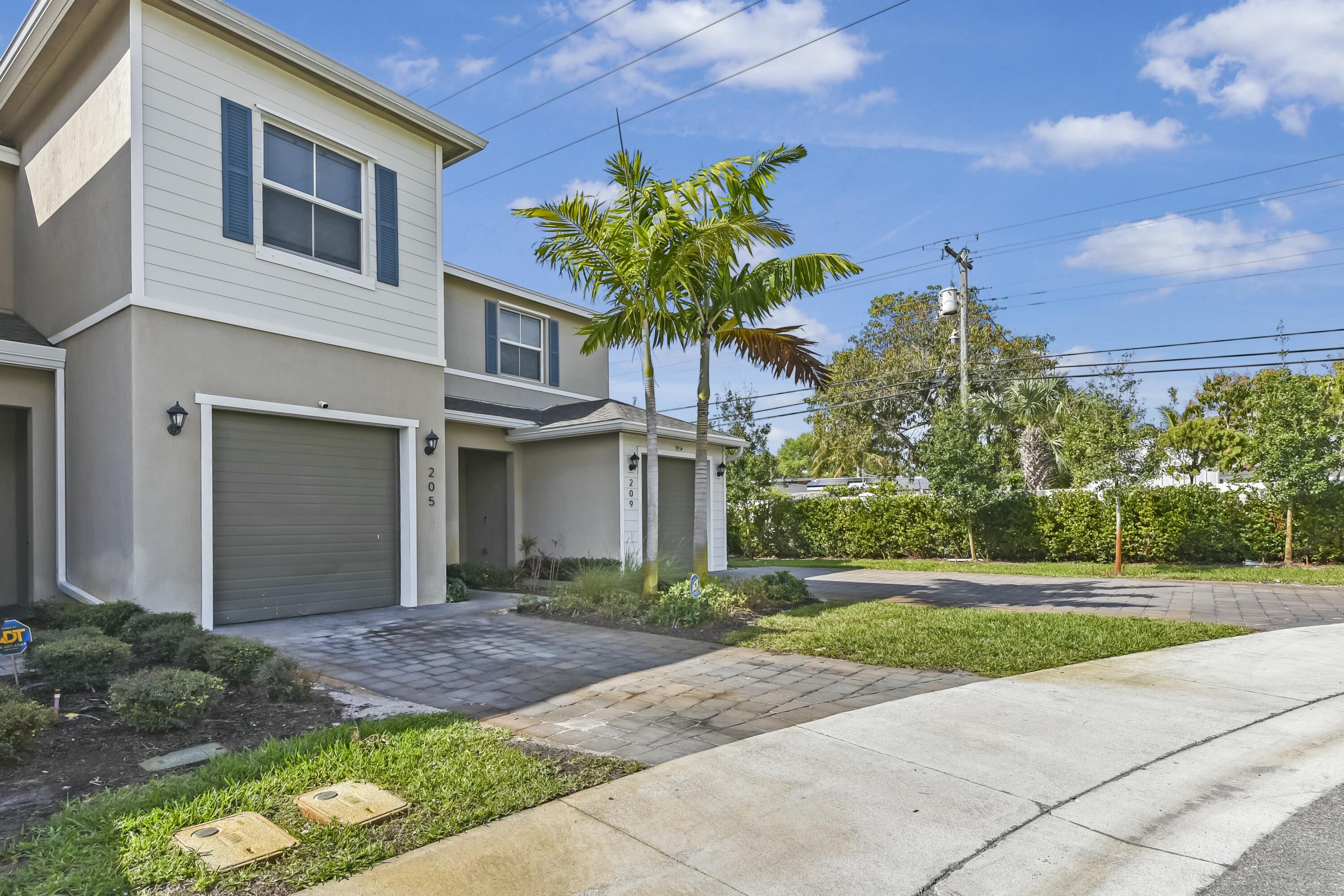 205 Bandol Street Riviera Beach, FL 33404 - Photo 2 of 46 tempImageN5uoDe