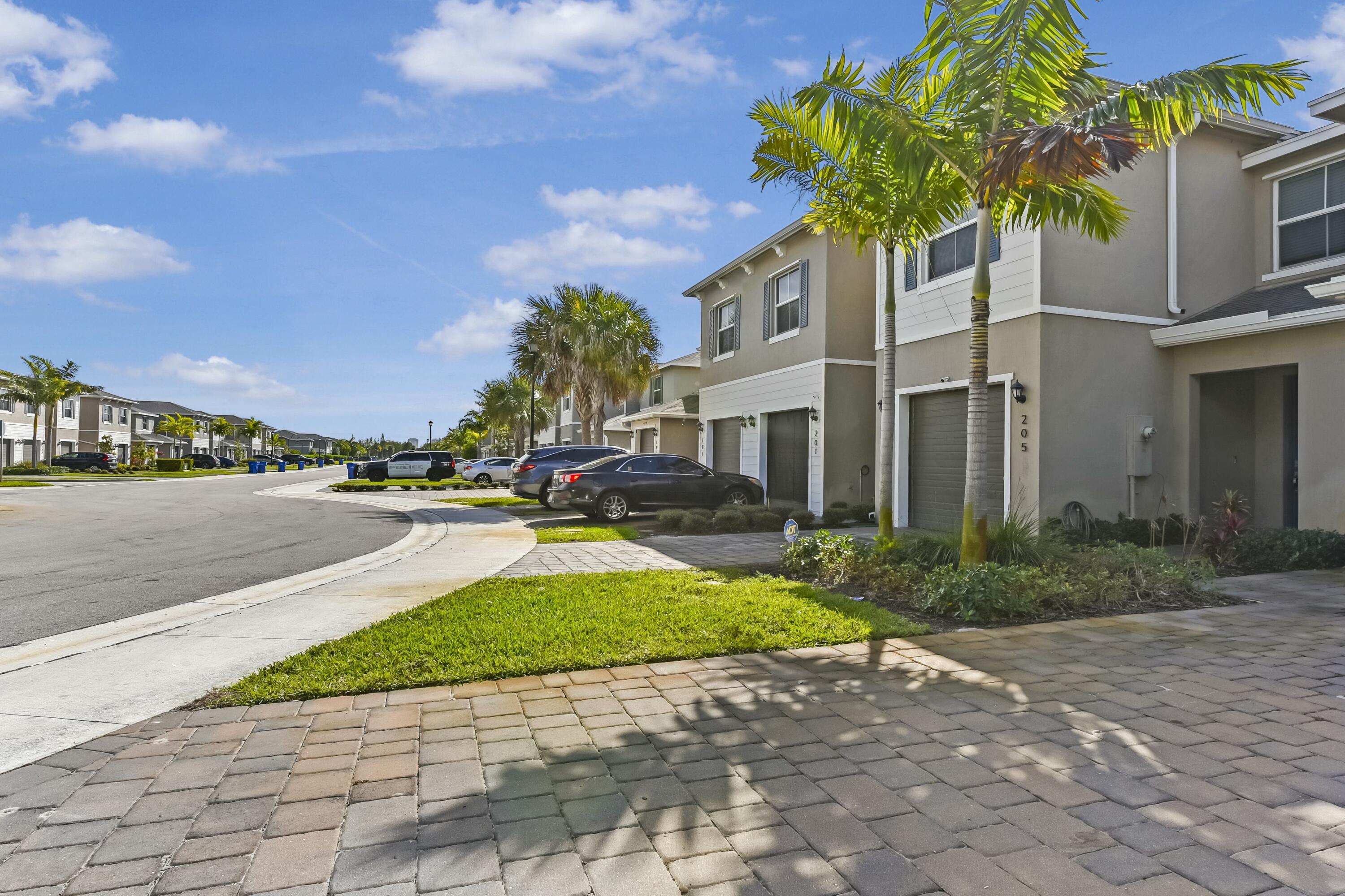 205 Bandol Street Riviera Beach, FL 33404 - Photo 5 of 46 tempImageyOMSJ7