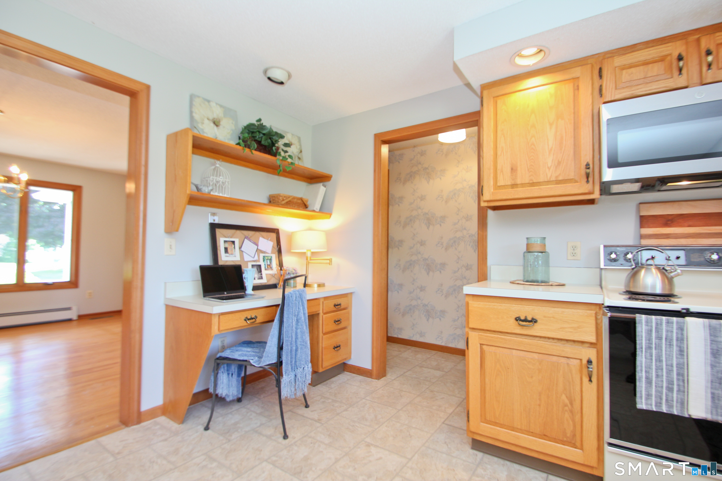 310 Thompsonville Road Suffield, CT 06078 - Photo 9 of 40