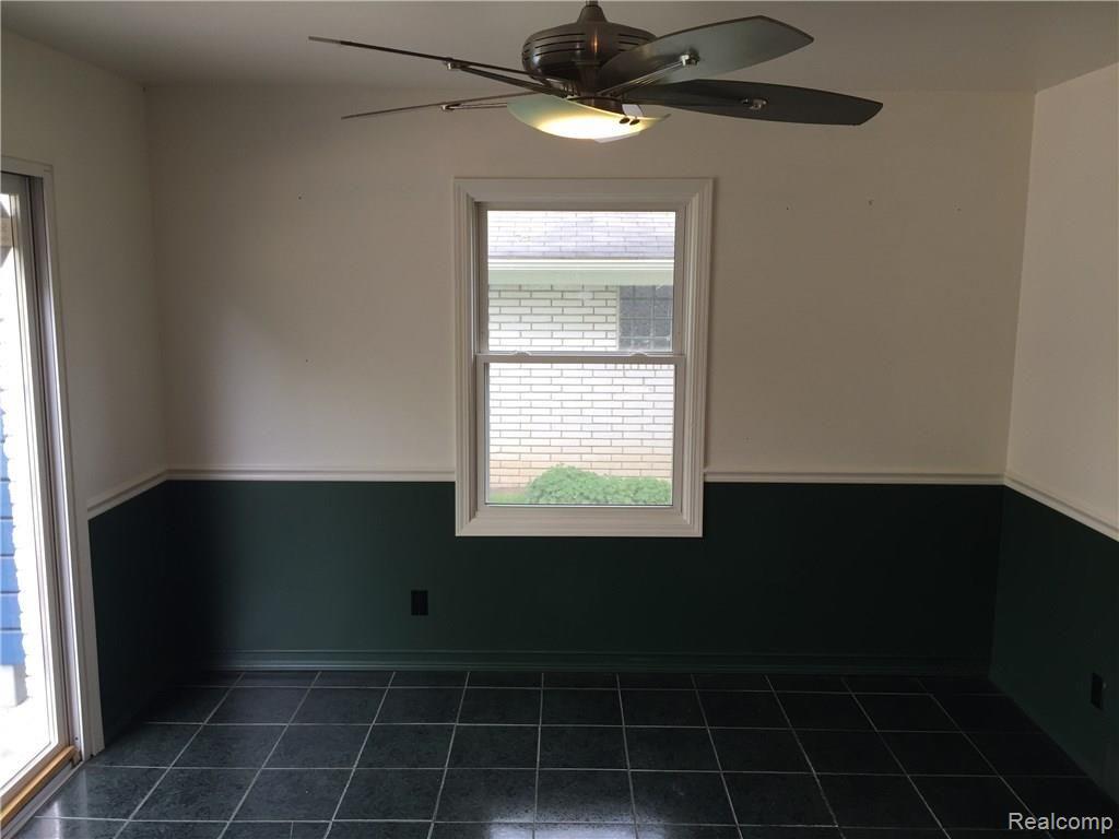 4224 Edmore Road Waterford, MI 48329 - Photo 9 of 25 B317F4EF-E673-42AD-BC87-906C54E35DEB.jpeg