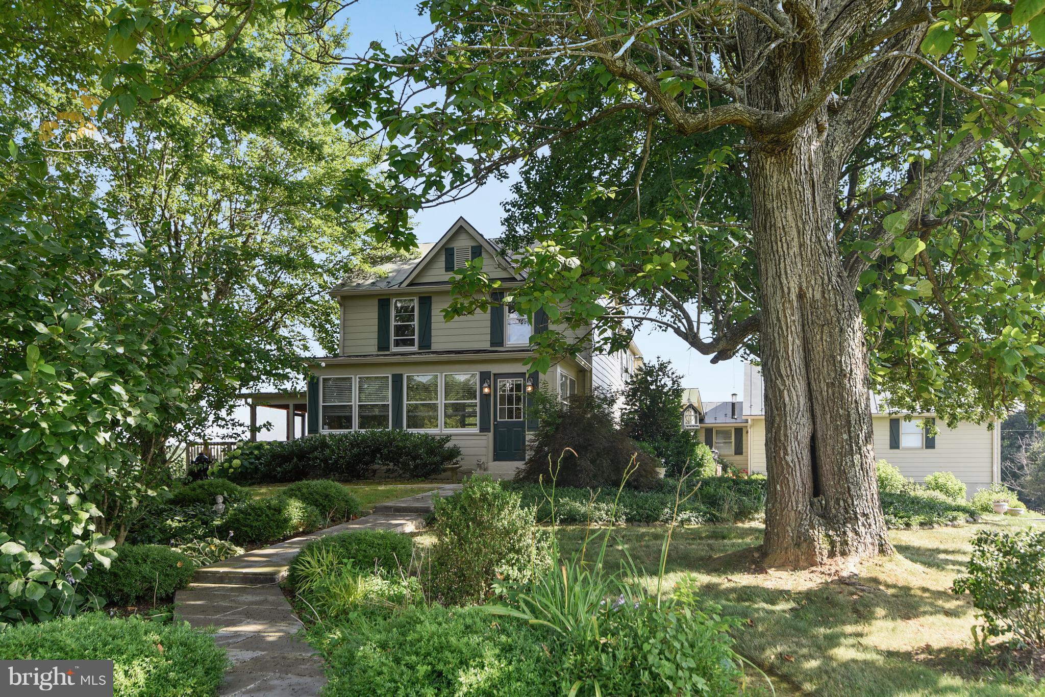 11403 Hume Road Hume, VA 22639 - Photo 1 of 30 Exterior (Front)