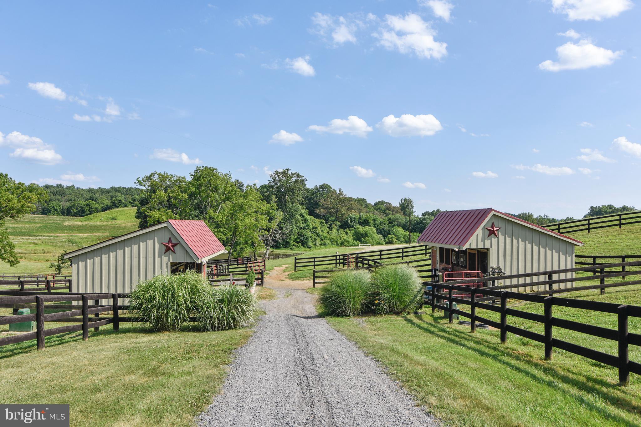 11403 Hume Road Hume, VA 22639 - Photo 23 of 30 Barn complex