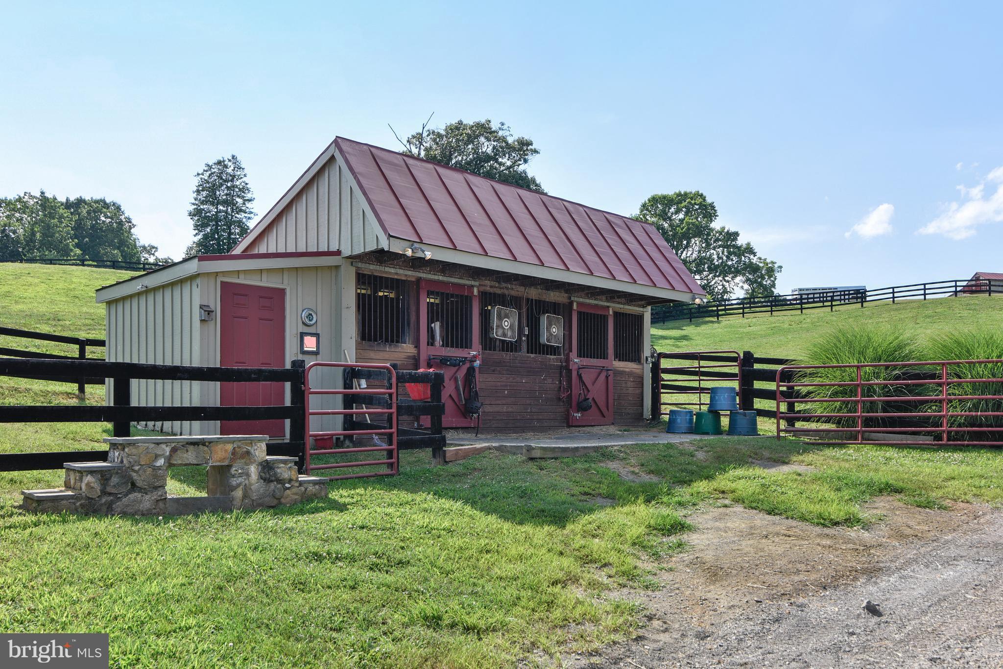 11403 Hume Road Hume, VA 22639 - Photo 24 of 30 Barn complex