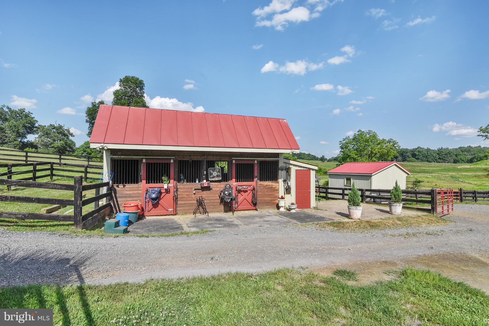 11403 Hume Road Hume, VA 22639 - Photo 25 of 30 Barn complex