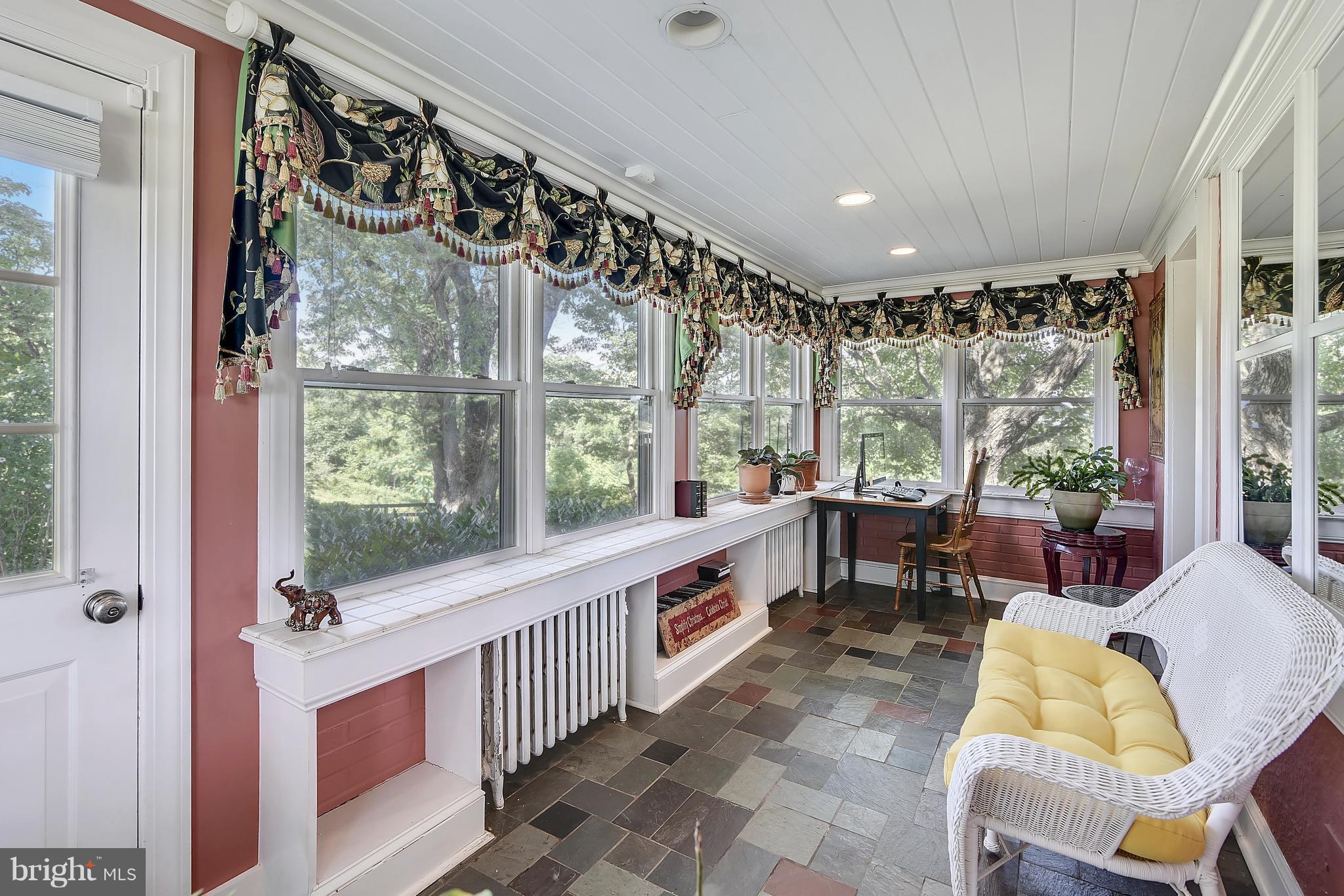 11403 Hume Road Hume, VA 22639 - Photo 6 of 30 Sun Room