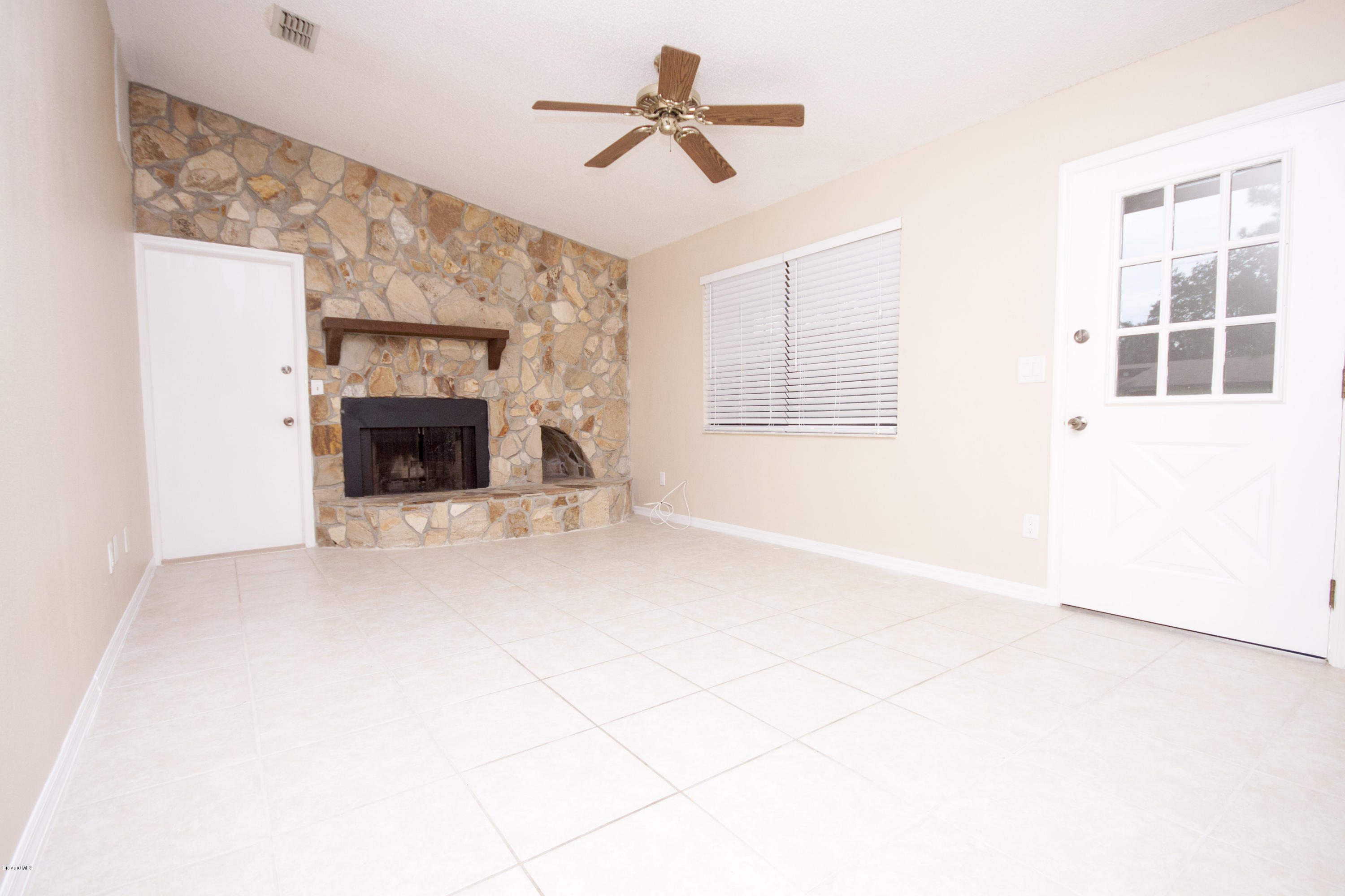 7060 Bryant Road Cocoa, FL 32927 - Photo 2 of 15 Living Room