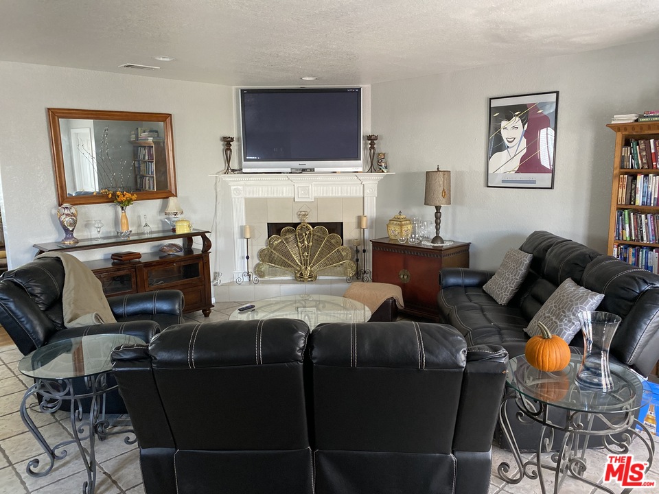 10712 Shellyfield Road Downey, CA 90241 - Photo 6 of 29 Gallery Image 6