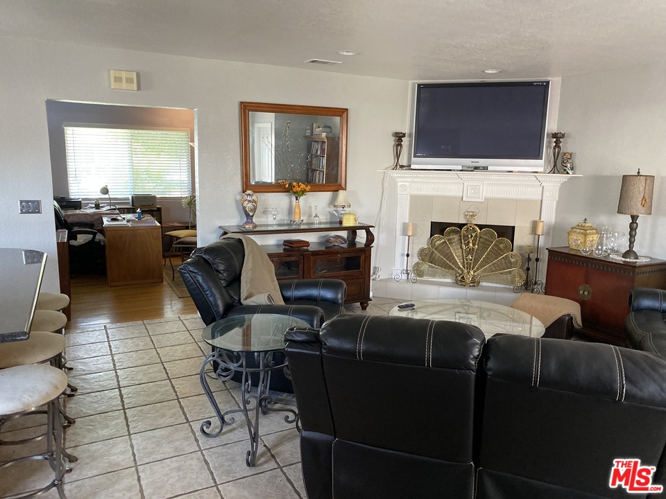 10712 Shellyfield Road Downey, CA 90241 - Photo 7 of 29 Gallery Image 7