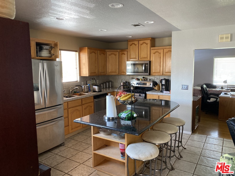 10712 Shellyfield Road Downey, CA 90241 - Photo 8 of 29 Gallery Image 8