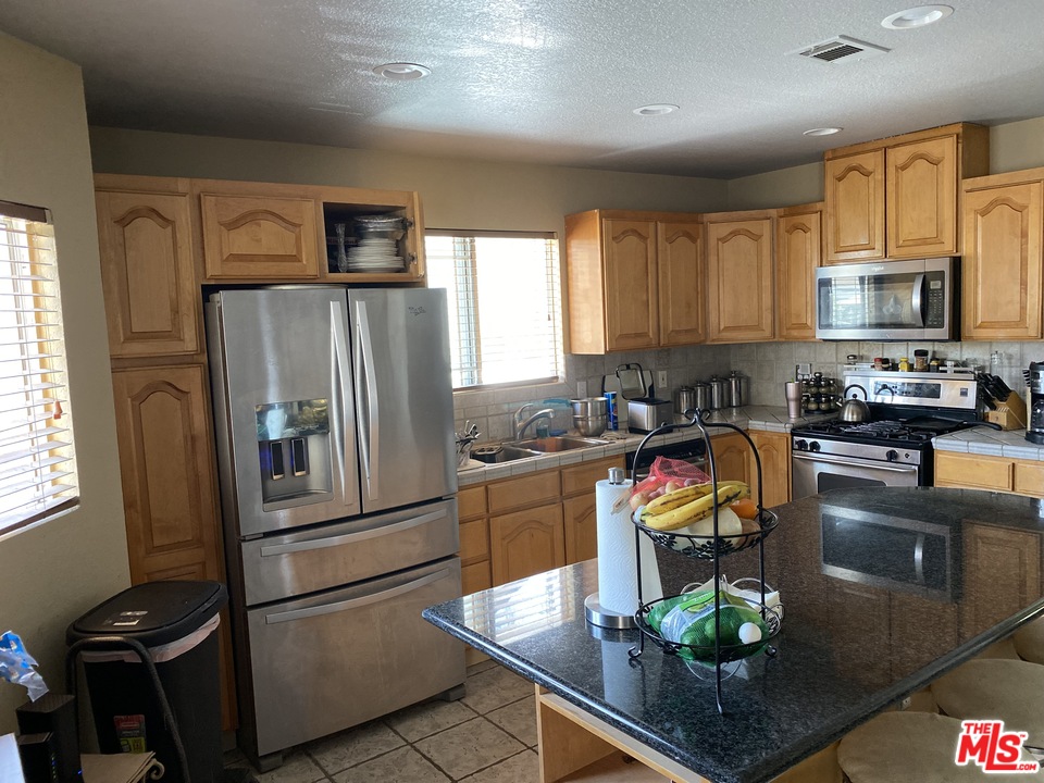 10712 Shellyfield Road Downey, CA 90241 - Photo 9 of 29 Gallery Image 9