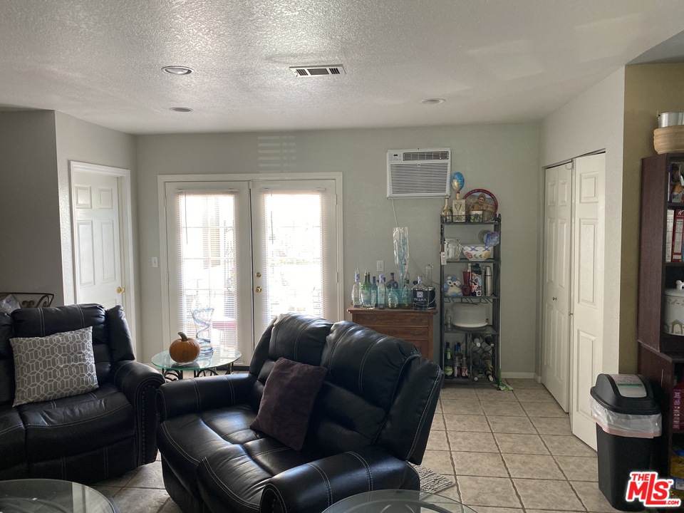 10712 Shellyfield Road Downey, CA 90241 - Photo 10 of 29 Gallery Image 10