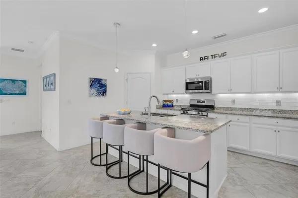 $650,000 | 10124 Marbella Drive, Bradenton, FL 34211