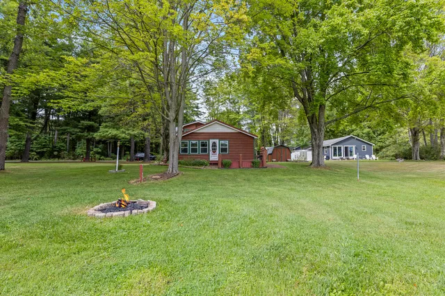 $255,000 | 1566 East James Street, White Cloud, MI 49349