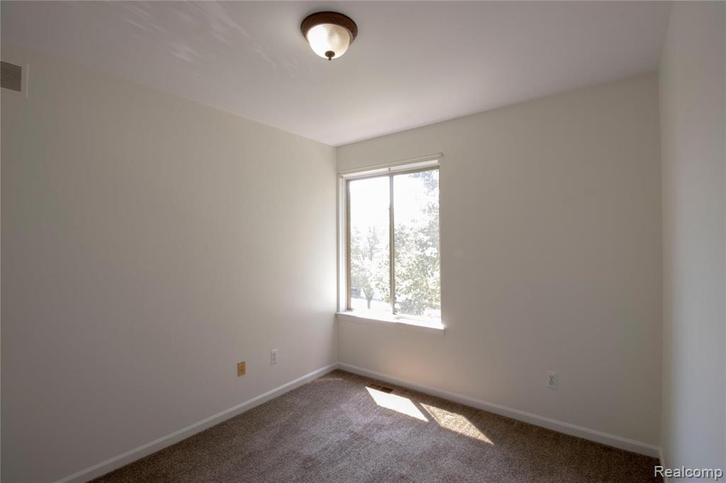 50546 Maurice Road Chesterfield, MI 48047 - Photo 17 of 24