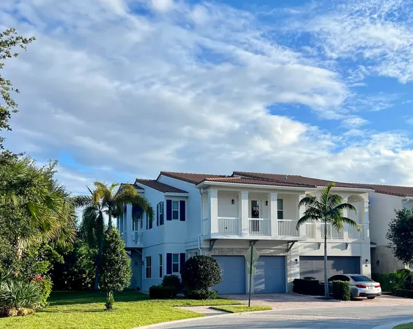 $880,000 | 100 Northwest 69th Circle, Unit 71, Boca Raton, FL 33487