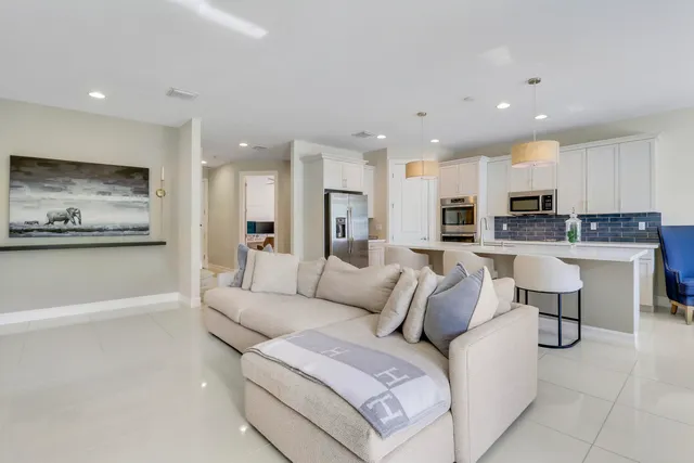 $880,000 | 100 Northwest 69th Circle, Unit 71, Boca Raton, FL 33487