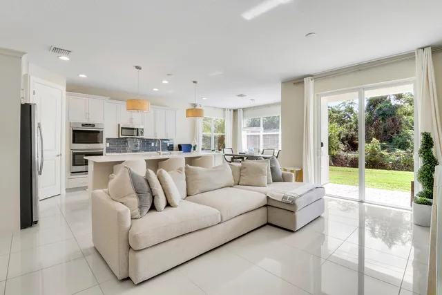 $880,000 | 100 Northwest 69th Circle, Unit 71, Boca Raton, FL 33487