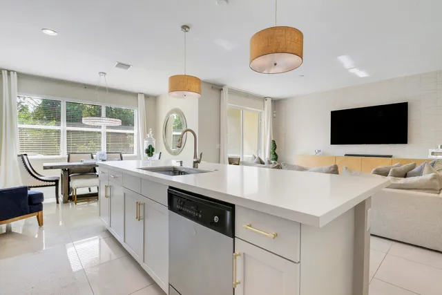 $880,000 | 100 Northwest 69th Circle, Unit 71, Boca Raton, FL 33487