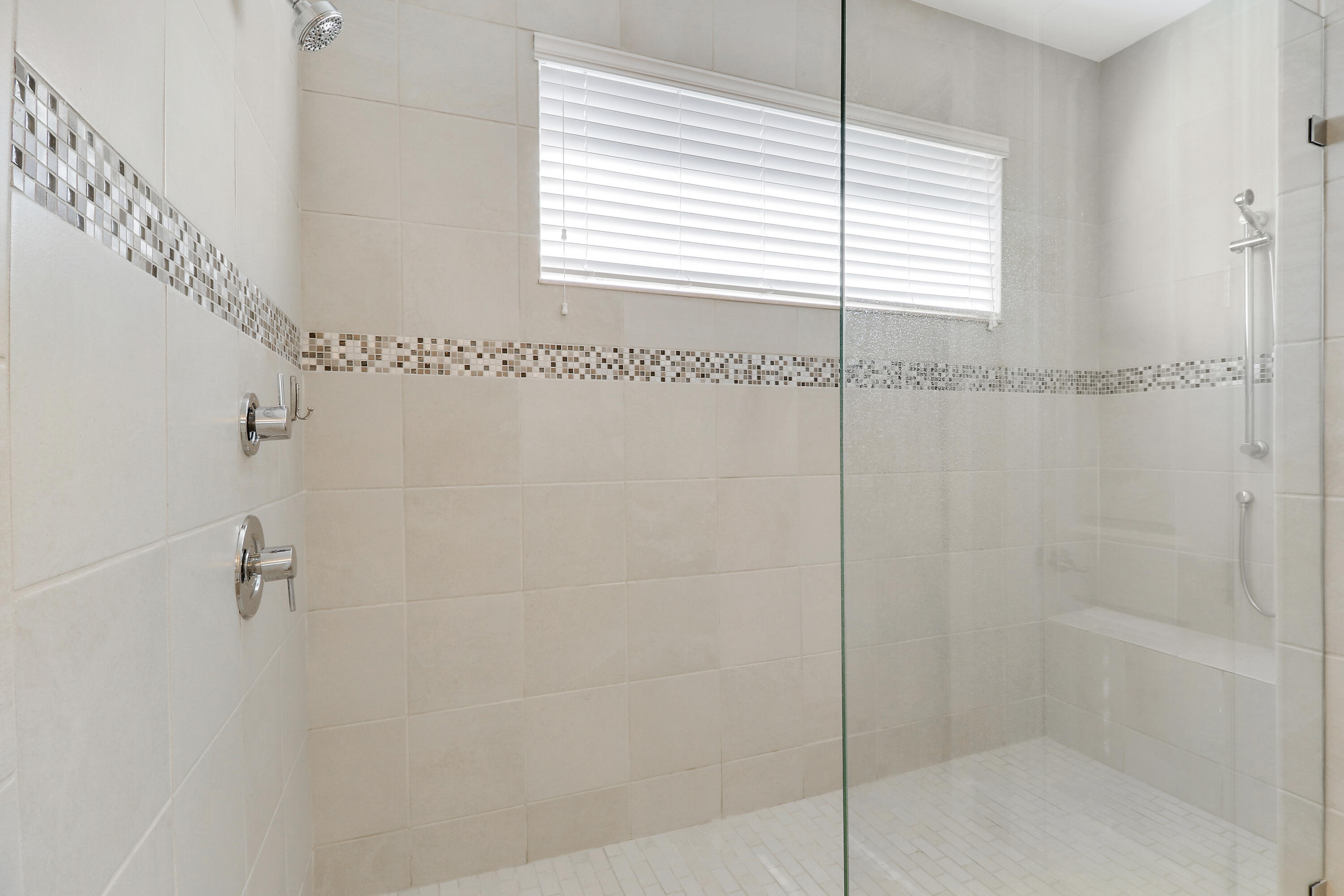 100 Northwest 69th Circle, Unit 71 Boca Raton, FL 33487 - Photo 31 of 56 Primary Bathroom