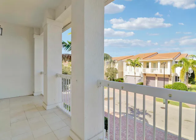 $880,000 | 100 Northwest 69th Circle, Unit 71, Boca Raton, FL 33487