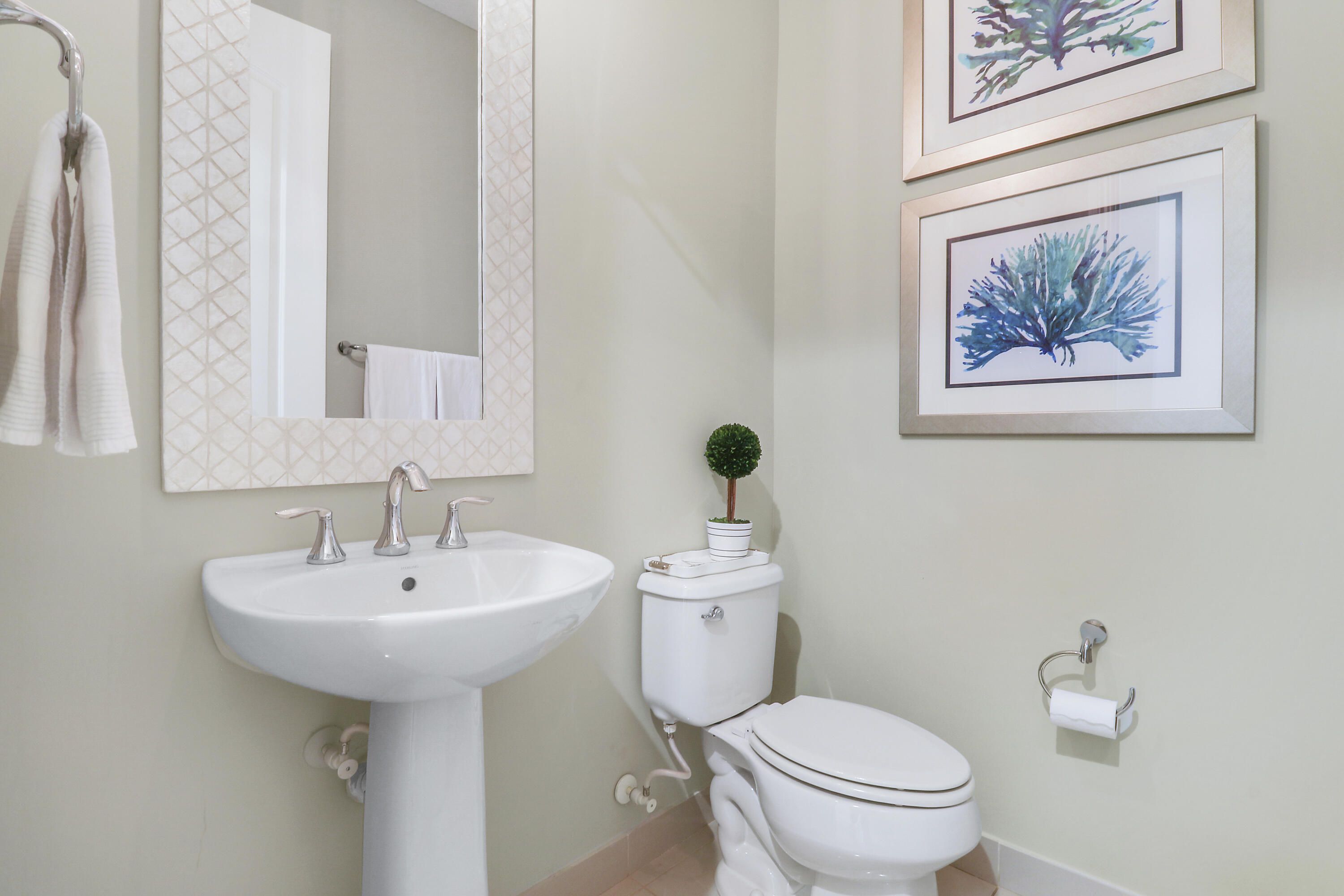 100 Northwest 69th Circle, Unit 71 Boca Raton, FL 33487 - Photo 40 of 56 Powder Room