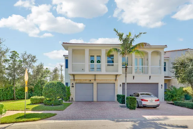 $880,000 | 100 Northwest 69th Circle, Unit 71, Boca Raton, FL 33487
