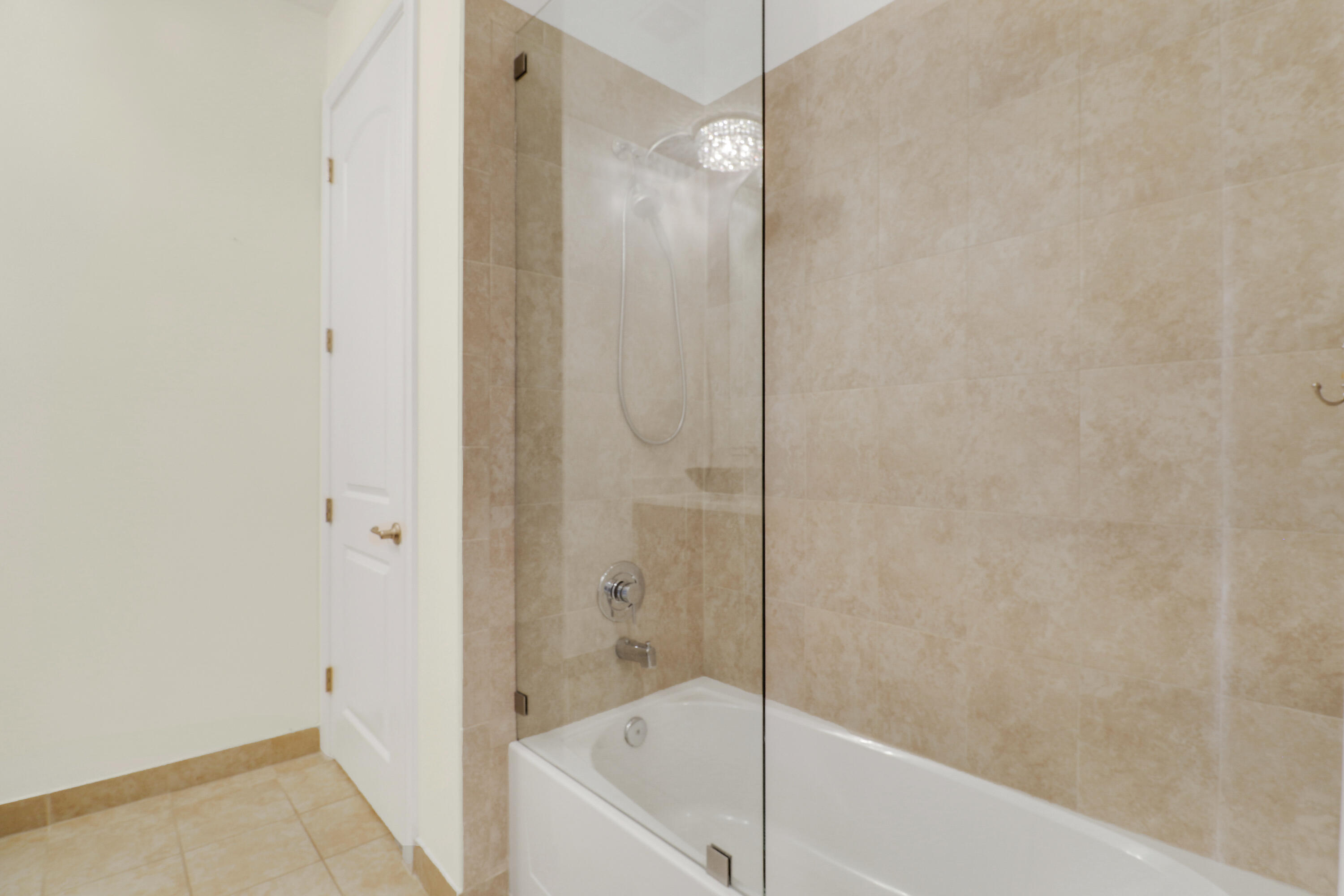 100 Northwest 69th Circle, Unit 71 Boca Raton, FL 33487 - Photo 43 of 56 Guest Bath