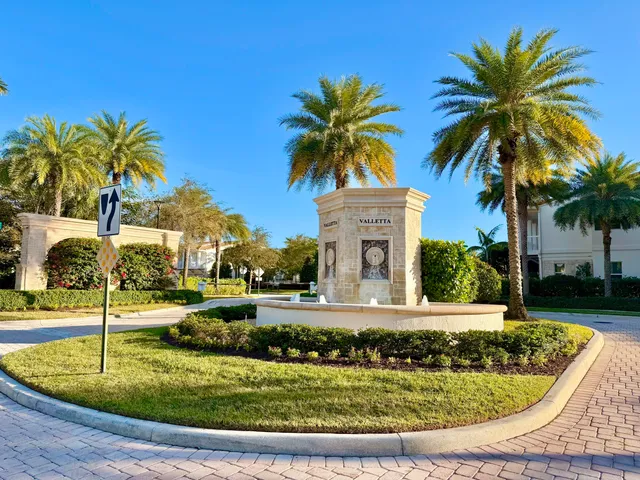 $880,000 | 100 Northwest 69th Circle, Unit 71, Boca Raton, FL 33487