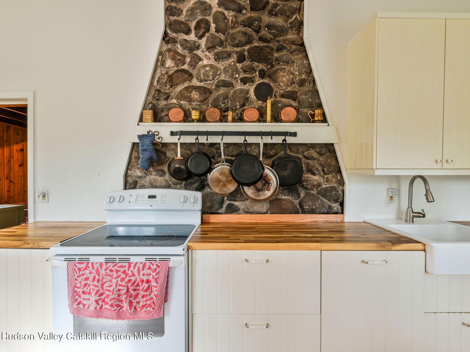 264 Van Vlierden Road Saugerties, NY 12477 - Photo 15 of 59 photo_online_013