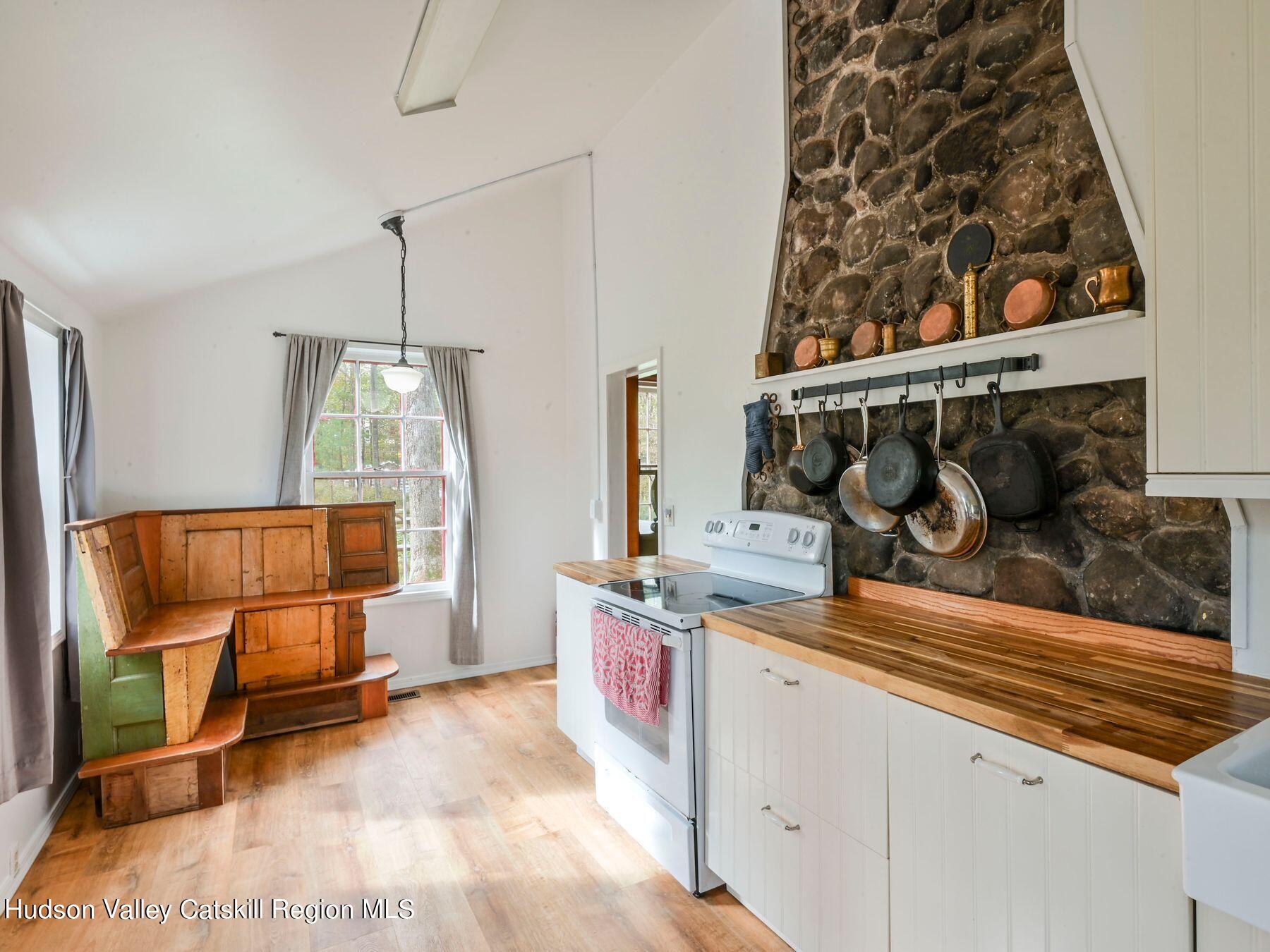 264 Van Vlierden Road Saugerties, NY 12477 - Photo 17 of 59 photo_online_015
