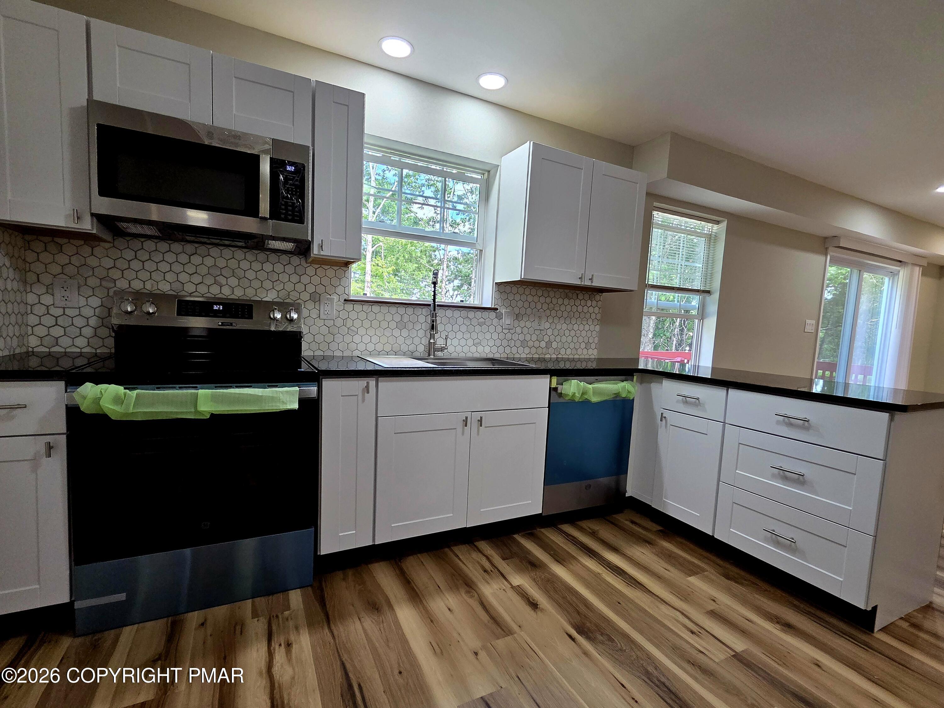 2149 Valleyview Drive Bushkill, PA 18324 - Photo 7 of 17 Kitchen