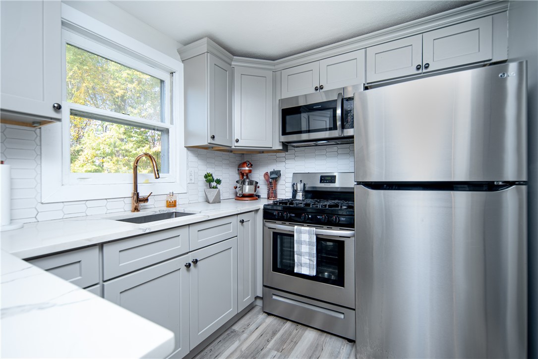 77 Reed Street Warwick, RI 02886 - Photo 4 of 14 Gallery Image 4