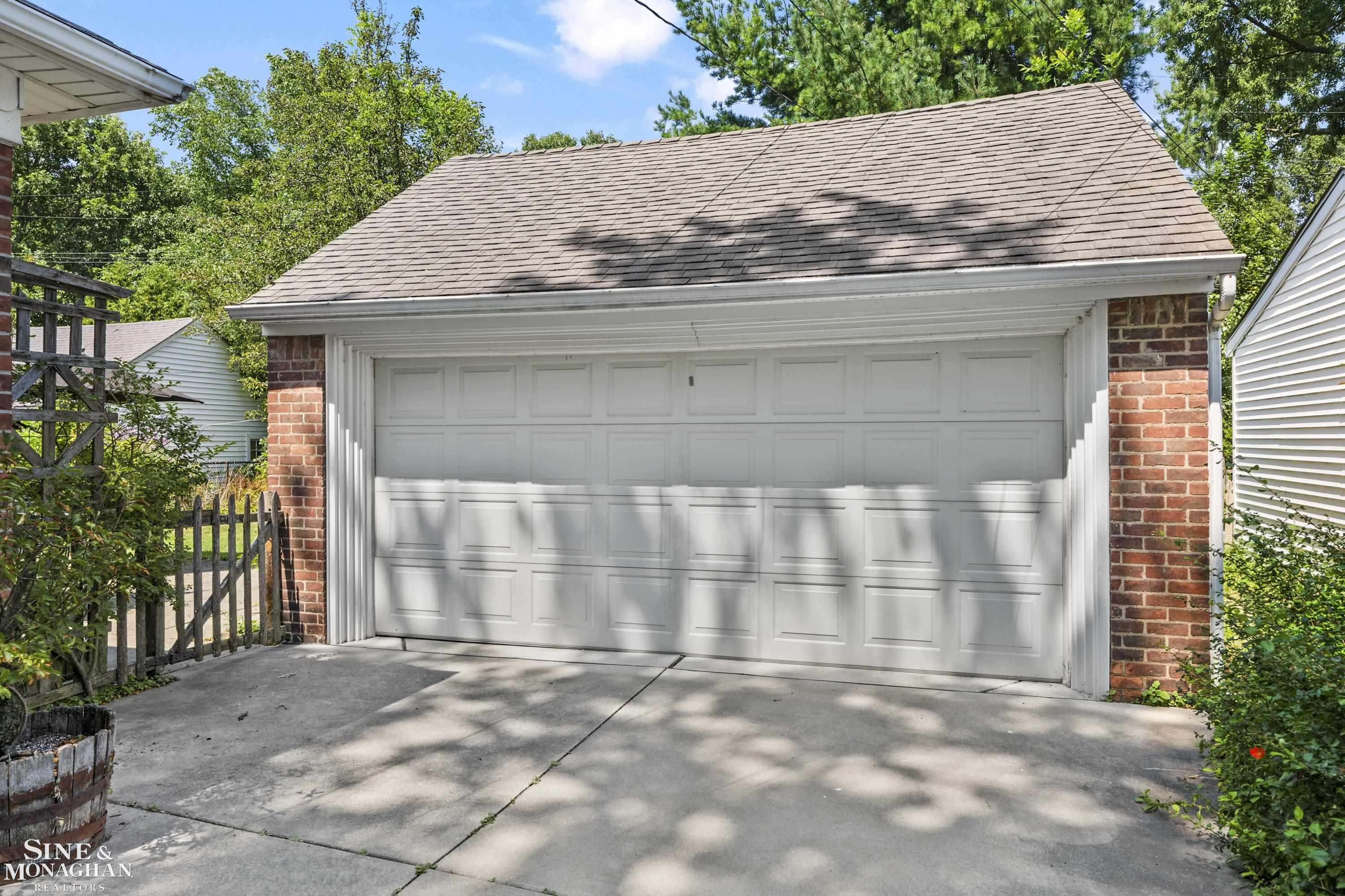 1022 Hampton Road Grosse Pointe Woods, MI 48236 - Photo 41 of 48