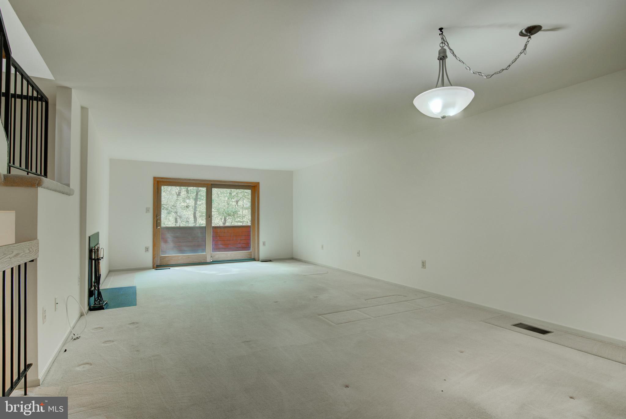 11500 Sunder Court Reston, VA 20190 - Photo 12 of 40 View from ktichen to living room
