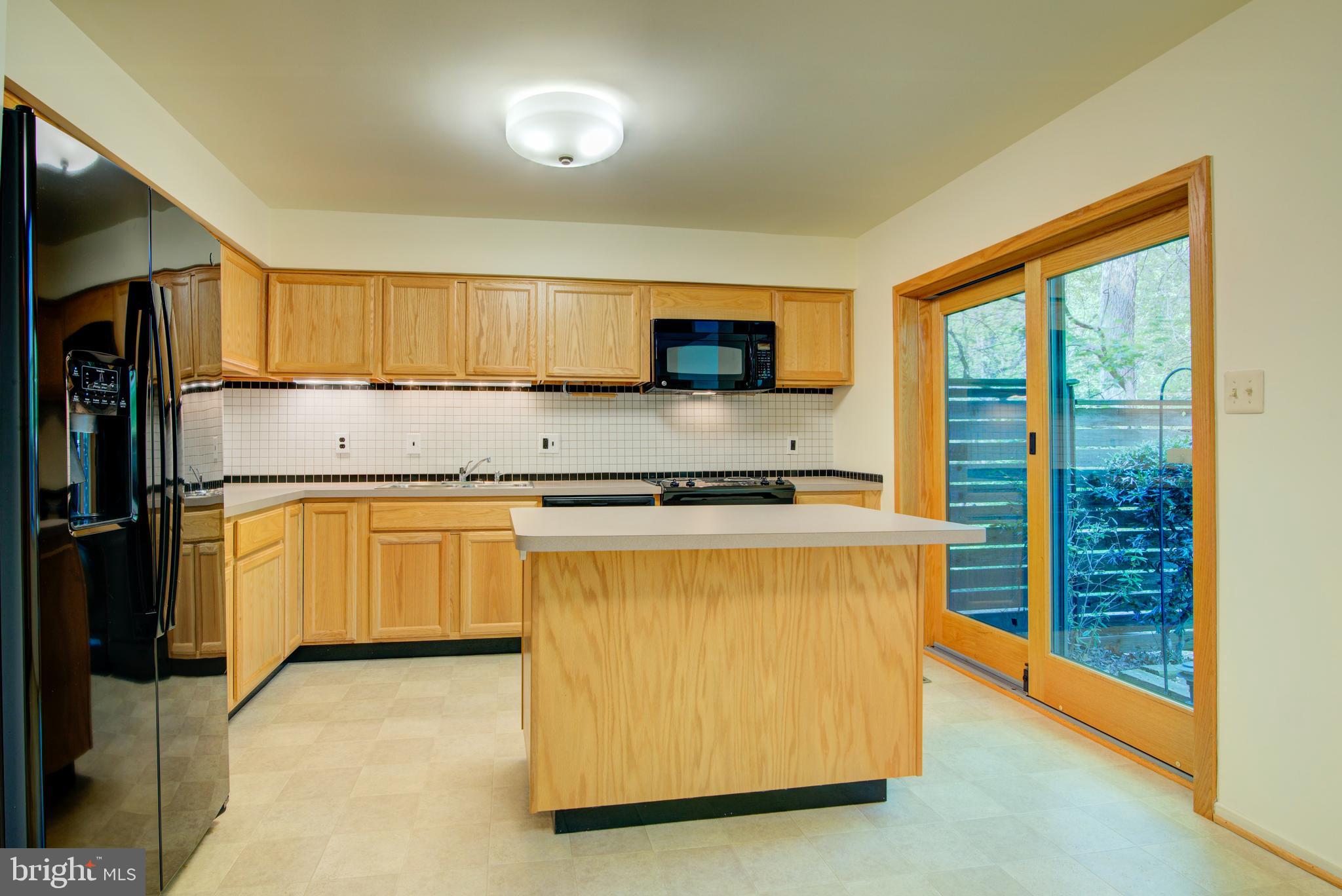 11500 Sunder Court Reston, VA 20190 - Photo 16 of 40 spacious kitchen