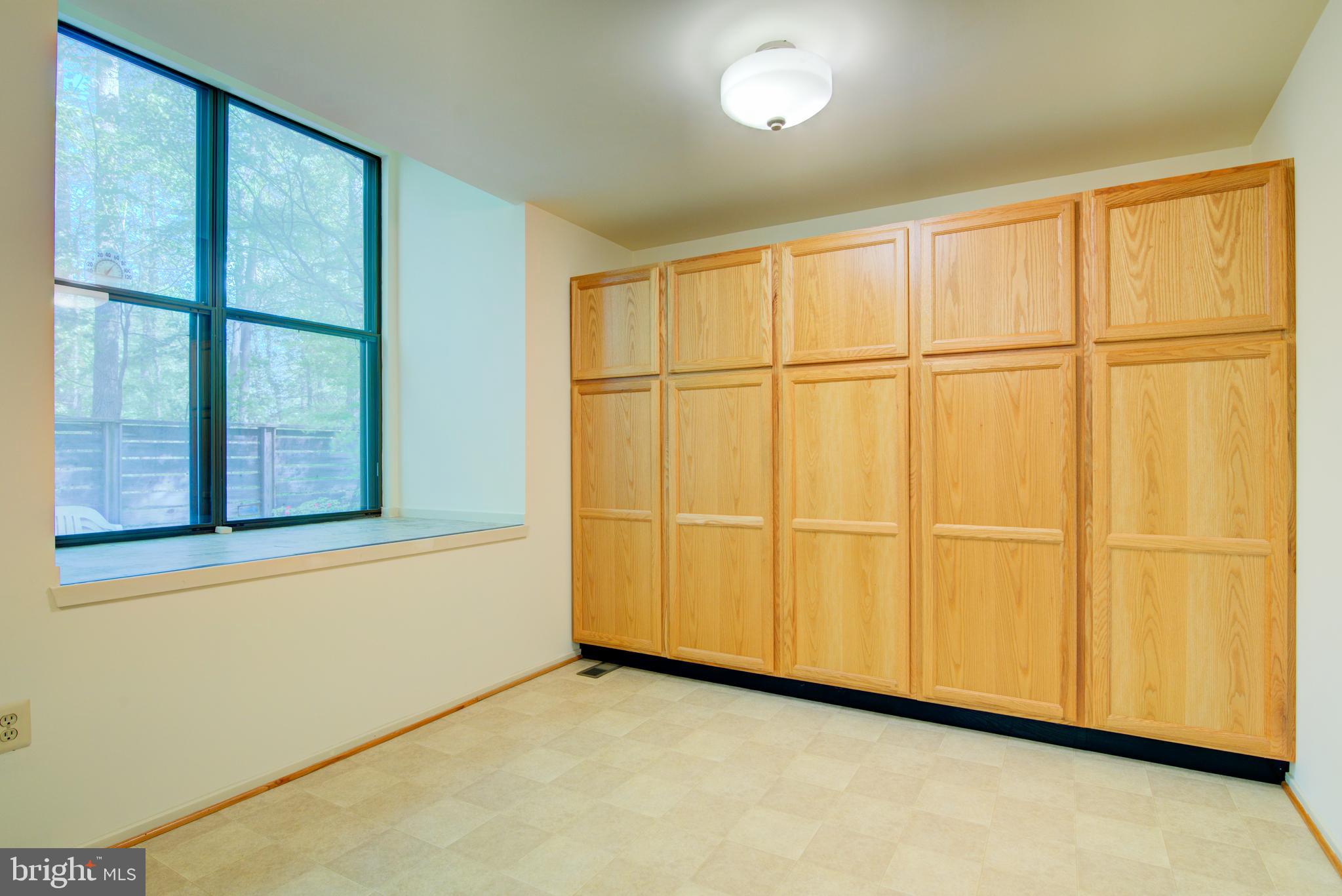 11500 Sunder Court Reston, VA 20190 - Photo 20 of 40 Cabinets are not built in