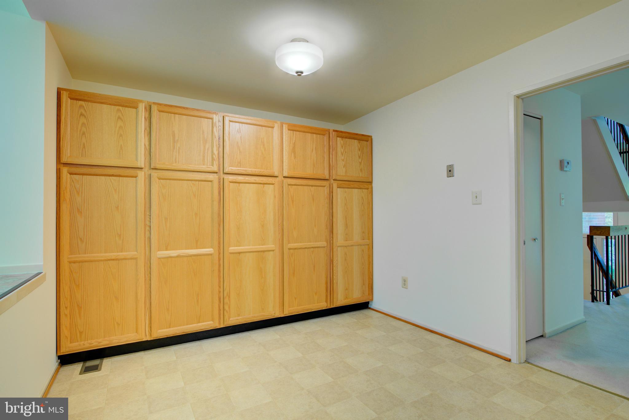 11500 Sunder Court Reston, VA 20190 - Photo 21 of 40 Cabinets convey