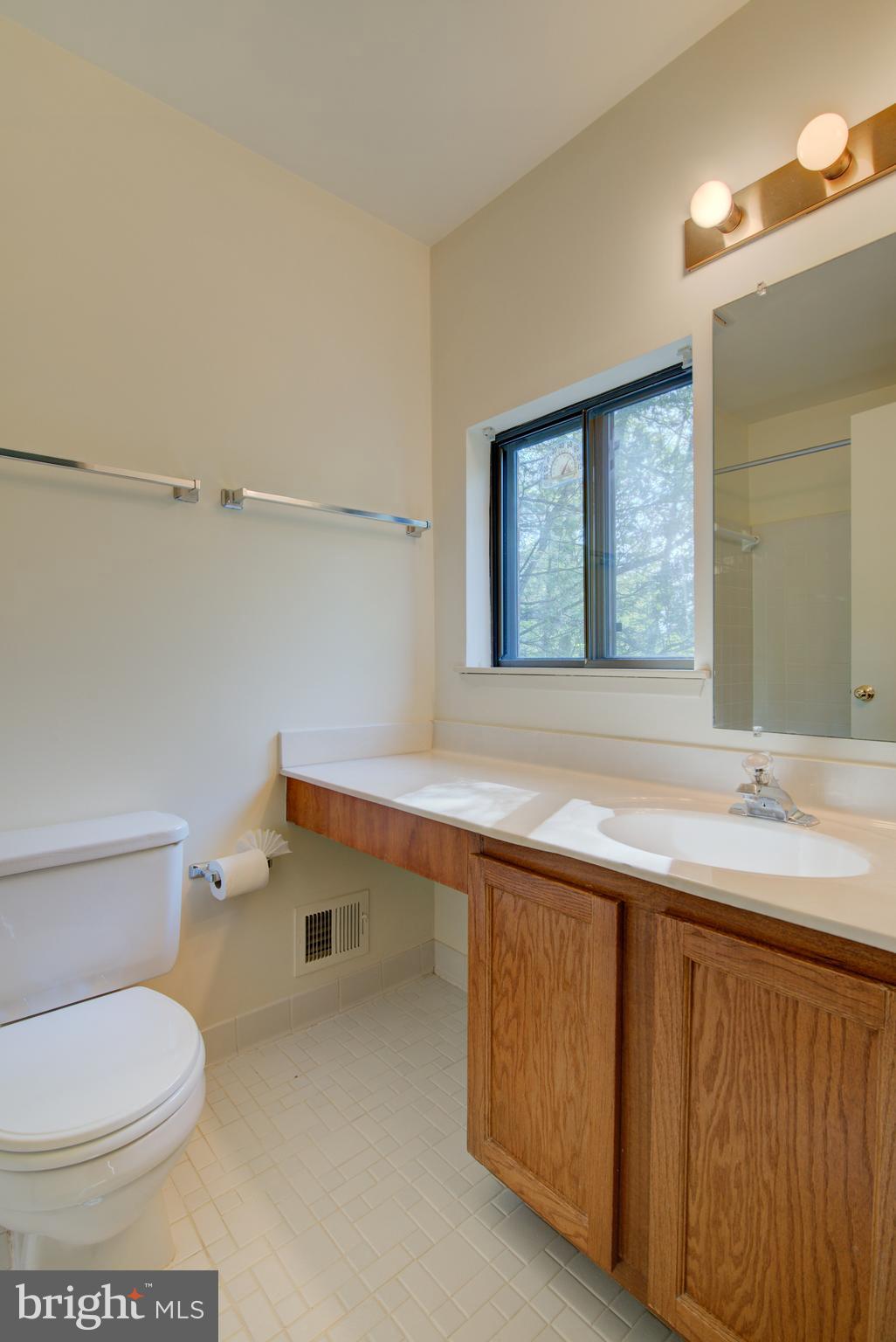 11500 Sunder Court Reston, VA 20190 - Photo 25 of 40 Primary Ensuite