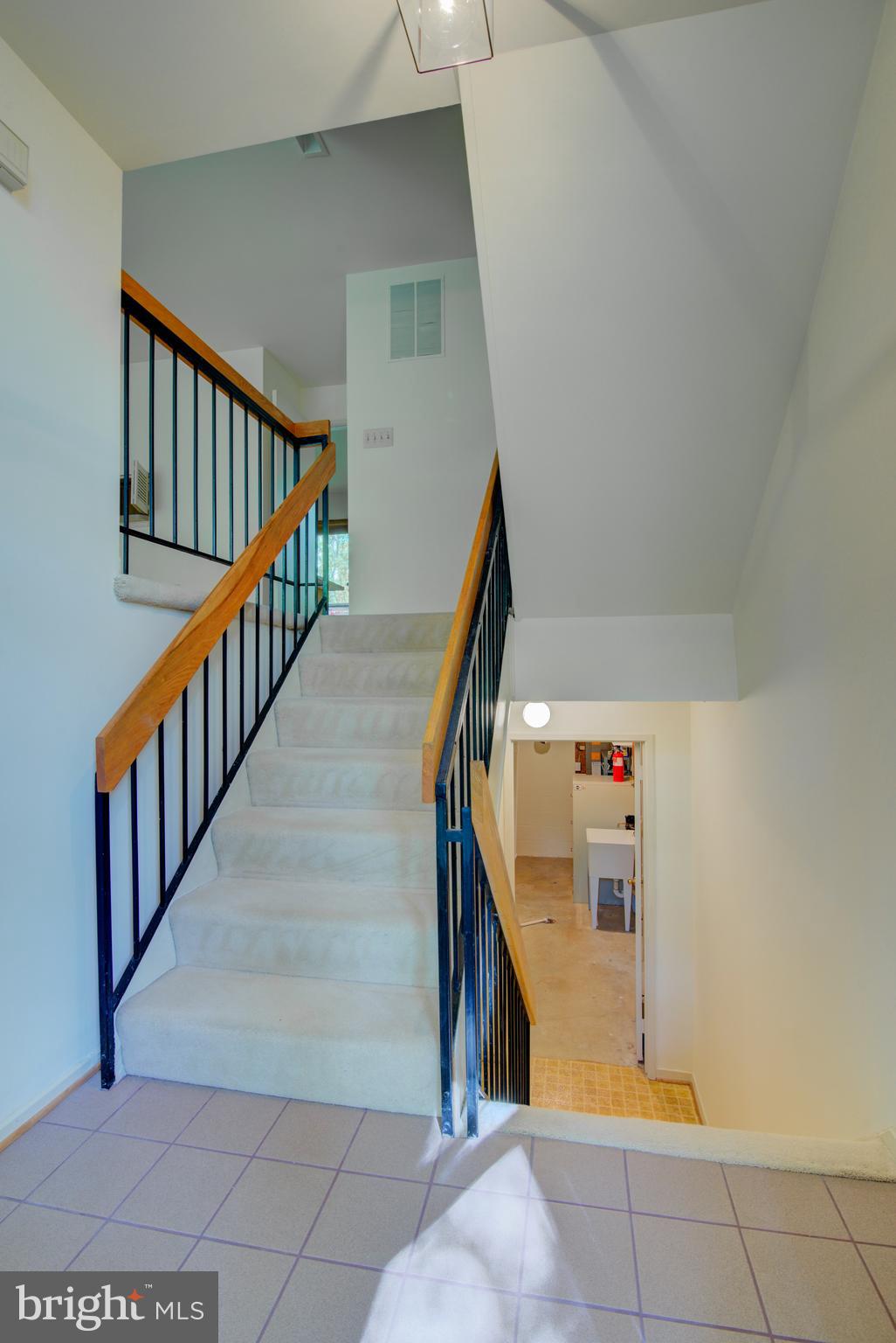 11500 Sunder Court Reston, VA 20190 - Photo 7 of 40 Entryway