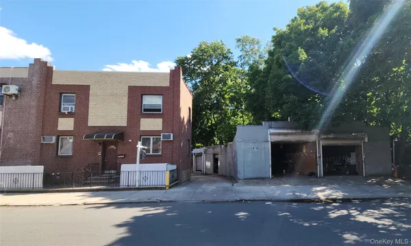 $1,400,000 | 7432 Calamus Avenue | Elmhurst