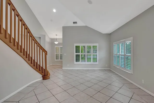 a view of an entryway with a interior